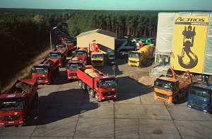 diverse MB ACTROS in Warteposition